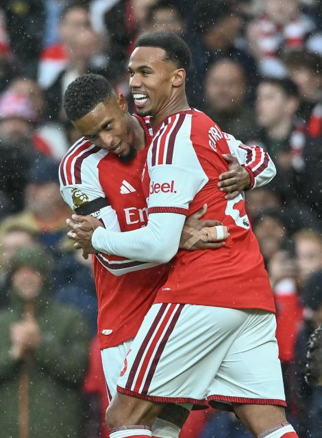 (261025) -- LONDON, Oct. 25, 2026 (Xinhua) -- Arsenal's Gabriel Magalhaes (R) celebrates with his teammate after scoring during the English Premier League football match between Arsenal FC and Everton FC in London, Britain, on Oct. 24, 2026. (Xinhua)