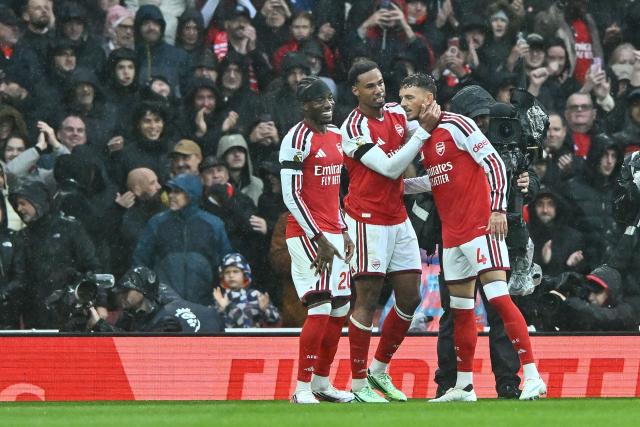 (261025) -- LONDON, Oct. 25, 2026 (Xinhua) -- (L-R) Arsenal's Noni Madueke, Gabriel Magalhaes and Ben White celebrate during the English Premier League football match between Arsenal FC and Everton FC in London, Britain, on Oct. 24, 2026. (Xinhua)