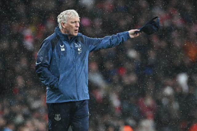 (261025) -- LONDON, Oct. 25, 2026 (Xinhua) -- Everton's manager David Moyes gestures during the English Premier League football match between Arsenal FC and Everton FC in London, Britain, on Oct. 24, 2026. (Xinhua)
