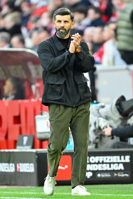 (261025) -- COLOGNE, Oct. 25, 2026 (Xinhua) -- Miron Muslic, head coach of FC Schalke 04, gestures during the German first division Bundesliga football match between FC Cologne and FC Schalke 04 in Cologne, Germany, Oct. 24, 2026. (Photo by Ulrich Hufnagel/Xinhua)
