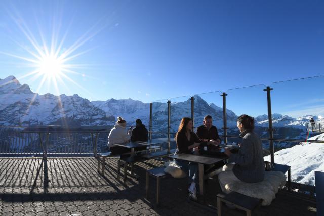 (261025) -- GENEVA, Oct. 25, 2026 (Xinhua) -- This file photo shows tourists enjoying tea from China's Wuyi Mountain on a viewing platform at Grindelwald-First mountain in the canton of Bern, Switzerland, Dec. 18, 2025. TO GO WITH "Feature: Taste of China's Wuyi Mountain at Switzerland's Grindelwald-First" (Xinhua/Lian Yi)
