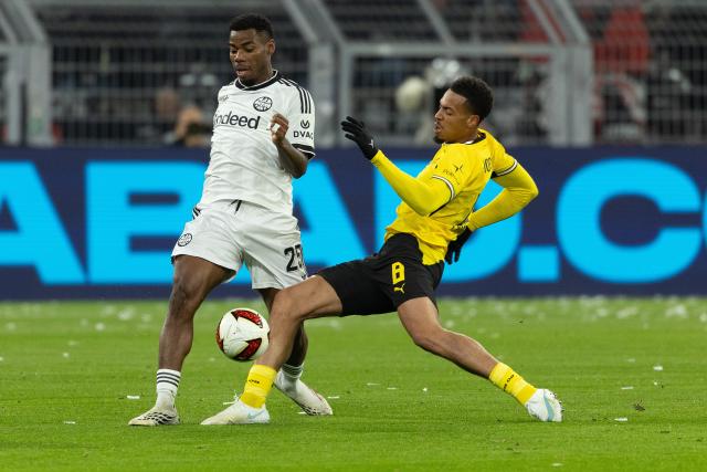 (261025) -- DORTMUND, Oct. 25, 2026 (Xinhua) -- Felix Nmecha (R) of Borussia Dortmund vies with Raphael Onyedika of Eintracht Frankfurt during the German first division Bundesliga football match between Borussia Dortmund and Eintracht Frankfurt in Dortmund, Germany, Oct. 24, 2026. (Photo by Joachim Bywaletz/Xinhua)