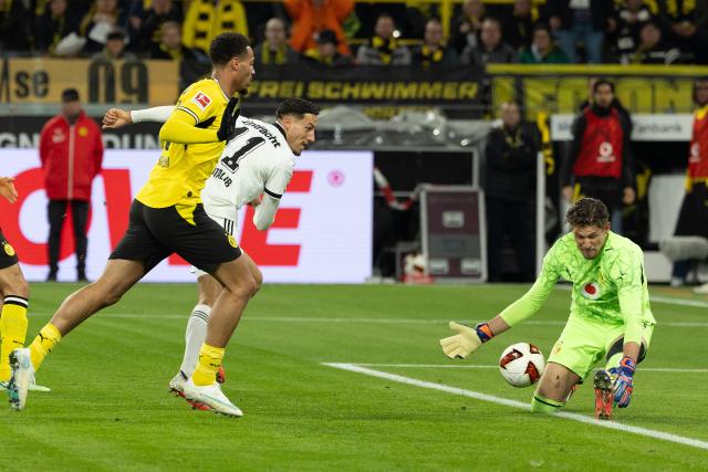 (261025) -- DORTMUND, Oct. 25, 2026 (Xinhua) -- Gregor Kobel (R), goalkeeper of Borussia Dortmund, makes a save during the German first division Bundesliga football match between Borussia Dortmund and Eintracht Frankfurt in Dortmund, Germany, Oct. 24, 2026. (Photo by Joachim Bywaletz/Xinhua)