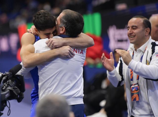 (261025) -- ROTTERDAM, Oct. 25, 2026 (Xinhua) -- Hamlet Manukyan (1st L) of Armenia celebrates with his coach during the men's pommel horse final at the Artistic Gymnastics World Championships 2026 in Rotterdam, the Netherlands, Oct. 24, 2026. (Xinhua/Weng Xinyang)