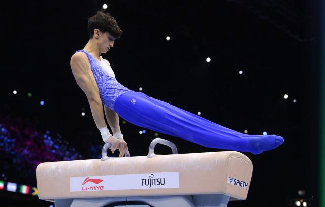(261025) -- ROTTERDAM, Oct. 25, 2026 (Xinhua) -- Gabriele Targhetta of Italy competes during the men's pommel horse final at the Artistic Gymnastics World Championships 2026 in Rotterdam, the Netherlands, Oct. 24, 2026. (Xinhua/Weng Xinyang)