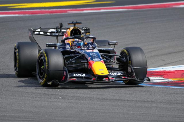 (261025) -- AUSTIN, Oct. 25, 2026 (Xinhua) -- Red Bull Racing's driver Max Verstappen competes during the qualifying session of the Formula One United States Grand Prix, in Austin, Texas, the United States, Oct. 24, 2026. (Photo by Xu Mingnan/Xinhua)