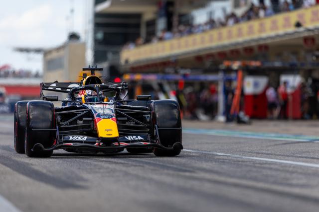 (261025) -- AUSTIN, Oct. 25, 2026 (Xinhua) -- Red Bull Racing's driver Max Verstappen of the Netherlands competes during the qualifying session of the Formula One United States Grand Prix, in Austin, Texas, the United States, Oct. 24, 2026. (Photo by Song Haiyuan/Xinhua)