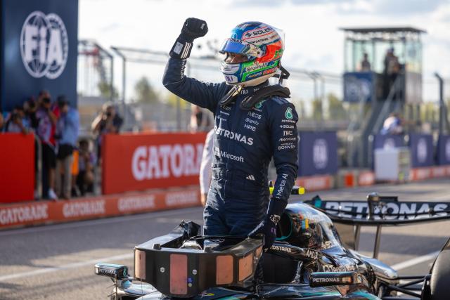 (261025) -- AUSTIN, Oct. 25, 2026 (Xinhua) -- Mercedes' Kimi Antonelli of Italy celebrates winning the pole position after the qualifying session of the Formula One United States Grand Prix, in Austin, Texas, the United States, Oct. 24, 2026. (Photo by Song Haiyuan/Xinhua)
