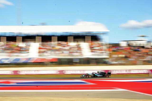(261025) -- AUSTIN, Oct. 25, 2026 (Xinhua) -- Mercedes' Kimi Antonelli of Italy competes during the qualifying session of the Formula One United States Grand Prix, in Austin, Texas, the United States, Oct. 24, 2026. (Xinhua/Wu Xiaoling)