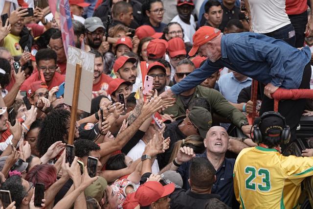 (261025) -- RIO DE JANEIRO, Oct. 25, 2026 (Xinhua) -- Brazilian President Luiz Inacio Lula da Silva (upper right), presidential candidate of Brazil's ruling Workers' Party, attends a presidential campaign rally in Sao Paulo, Brazil, Oct. 24, 2026. Brazilian incumbent President and presidential candidate of Brazil's ruling Workers' Party Luiz Inacio Lula da Silva, and presidential candidate of Brazil's Liberal Party Flavio Bolsonaro held the last campaign rally on Saturday in Sao Paulo and Rio de Janeiro, respectively. The second round of voting for Brazil's 2026 presidential election will be held on Sunday. (Photo by Paulo Lopes/Xinhua)
