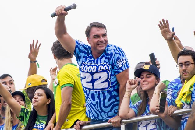 (261025) -- RIO DE JANEIRO, Oct. 25, 2026 (Xinhua) -- Brazilian Senator Flavio Bolsonaro (C), presidential candidate of Brazil's Liberal Party, attends a presidential campaign rally in Rio de Janeiro, Brazil, Oct. 24, 2026. Brazilian incumbent President and presidential candidate of Brazil's ruling Workers' Party Luiz Inacio Lula da Silva, and presidential candidate of Brazil's Liberal Party Flavio Bolsonaro held the last campaign rally on Saturday in Sao Paulo and Rio de Janeiro, respectively. The second round of voting for Brazil's 2026 presidential election will be held on Sunday. (Photo by Daniel Ramalho/Xinhua)