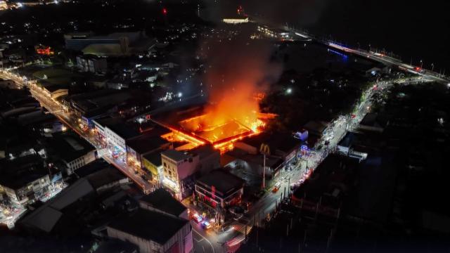 (261025) -- SORSOGON, Oct. 25, 2026 (Xinhua) -- An aerial drone photo shows a burning public market in Sorsogon city of southern Luzon, the Philippines, on Oct. 25, 2026. Five people have been confirmed dead after a fire in a public market here on Saturday night, local media reported Sunday. (Sorsogon Public Information Office/Handout via Xinhua)