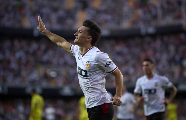 (261025) -- VALENCIA, Oct. 25, 2026 (Xinhua) -- Pepelu of Valencia celebrates after a goal during the La Liga football match between Valencia and Villarreal in Valencia, Spain, on Oct. 24, 2026. (Str/Xinhua)