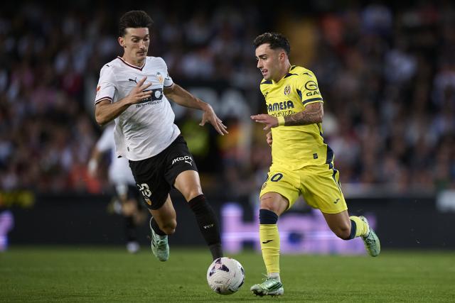 (261025) -- VALENCIA, Oct. 25, 2026 (Xinhua) -- Pepelu (L) of Valencia competes for the ball with Alberto Moleiro of Villarreal during the La Liga football match between Valencia and Villarreal in Valencia, Spain, on Oct. 24, 2026. (Str/Xinhua)
