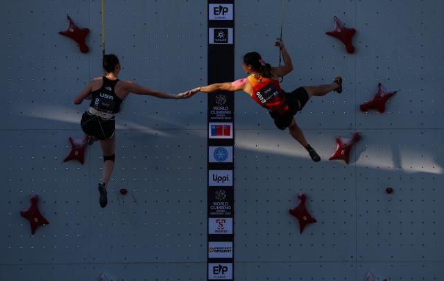 (261025) -- SANTIAGO, Oct. 25, 2026 (Xinhua) -- Deng Lijuan (R) of China and Emma Hunt of the United States greet each other after the women's speed gold medal race at the World Climbing Series Santiago 2026 in Santiago, Chile, Oct. 24, 2026. (Xinhua/Zhou Jiayi)