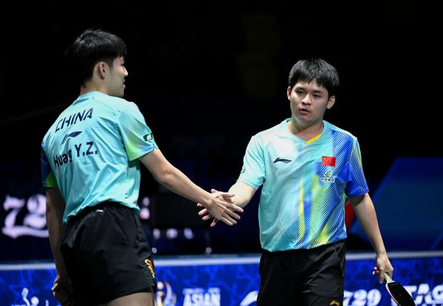(261025) -- TASHKENT, Oct. 25, 2026 (Xinhua) -- Lin Shidong (R)/Huang Youzheng of China celebrate after the men's doubles semifinal match against Pang Koen/Quek Izaac of Singapore at the 29th ITTF-Asian Table Tennis Championships in Tashkent, Uzbekistan, Oct. 25, 2026. (Xinhua/Feng Kaihua)
