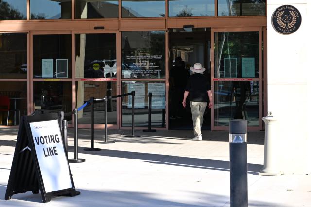 (261025) -- PLANO, Oct. 25, 2026 (Xinhua) -- A woman enters a polling station after early voting for the Nov. 3 U.S. midterm elections started, in Plano, Texas, the United States, on Oct. 24, 2026. (Xinhua/Li Rui)