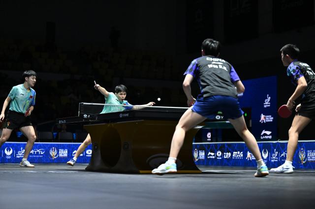 (261025) -- TASHKENT, Oct. 25, 2026 (Xinhua) -- Lin Shidong (2nd L)/Huang Youzheng (1st L) of China compete during the men's doubles final against Wen Ruibo/Yuan Licen of China at the 29th ITTF-Asian Table Tennis Championships in Tashkent, Uzbekistan, Oct. 25, 2026. (Xinhua/Feng Kaihua)