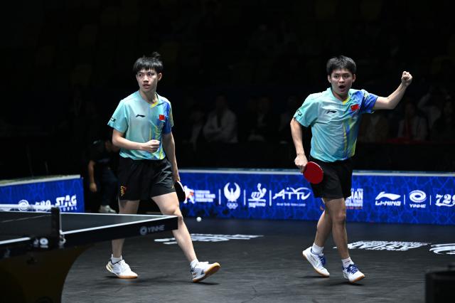 (261025) -- TASHKENT, Oct. 25, 2026 (Xinhua) -- Lin Shidong (R)/Huang Youzheng of China celebrate during the men's doubles final against Wen Ruibo/Yuan Licen of China at the 29th ITTF-Asian Table Tennis Championships in Tashkent, Uzbekistan, Oct. 25, 2026. (Xinhua/Feng Kaihua)