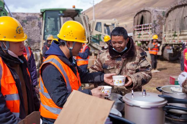 (261025) -- BAQEN, Oct. 25, 2026 (Xinhua) -- Du Guoping (R) distributes dumplings to rescuers at a temporary shelter in Maru Township of Baqen County, Nagqu City, southwest China's Xizang Autonomous Region, Oct. 24, 2026. After a 7.0-magnitude earthquake struck Baqen County in Nagqu, southwest China's Xizang Autonomous Region, on Thursday, Du Guoping, owner of a dumpling restaurant in Xigaze, postponed the opening of his two new restaurants and headed to the disaster zone with his staff.
  "It took only about 10 minutes to make the decision that we would go to Baqen and cook dumplings for earthquake-affected residents," Du said.
  The team loaded more than 1,500 kilograms of dumplings onto vehicles and set off from Xigaze at midnight on the night of the earthquake. 
  Upon arrival, Du and his staff set up cooking equipment and prepared dumplings for rescue workers and affected residents.
"Make sure everyone gets enough dumplings, and give children a couple more," Du kept telling his staff.
  Du and his staff did not eat any of the dumplings themselves. After a full day of cooking, they had some instant noodles -- their only meal of the day. At night, the six team members of Du squeezed into two vehicles to rest.
  "We will cook all the dumplings we brought," Du said. "We feel honored to be able to contribute in our own way." (Xinhua/Tenzin Nyida)