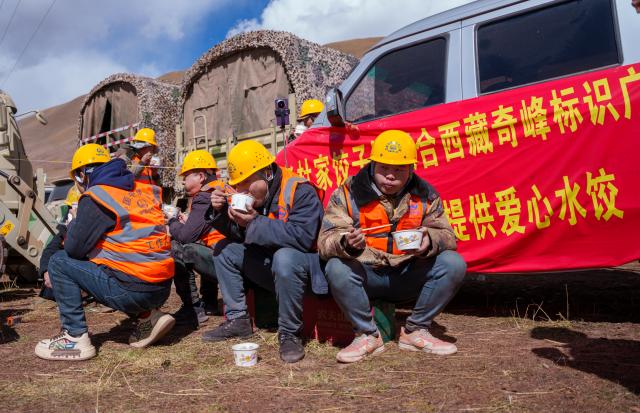 (261025) -- BAQEN, Oct. 25, 2026 (Xinhua) -- Rescuers eat dumplings at a temporary shelter in Maru Township of Baqen County, Nagqu City, southwest China's Xizang Autonomous Region, Oct. 24, 2026. After a 7.0-magnitude earthquake struck Baqen County in Nagqu, southwest China's Xizang Autonomous Region, on Thursday, Du Guoping, owner of a dumpling restaurant in Xigaze, postponed the opening of his two new restaurants and headed to the disaster zone with his staff.
  "It took only about 10 minutes to make the decision that we would go to Baqen and cook dumplings for earthquake-affected residents," Du said.
  The team loaded more than 1,500 kilograms of dumplings onto vehicles and set off from Xigaze at midnight on the night of the earthquake. 
  Upon arrival, Du and his staff set up cooking equipment and prepared dumplings for rescue workers and affected residents.
"Make sure everyone gets enough dumplings, and give children a couple more," Du kept telling his staff.
  Du and his staff did not eat any of the dumplings themselves. After a full day of cooking, they had some instant noodles -- their only meal of the day. At night, the six team members of Du squeezed into two vehicles to rest.
  "We will cook all the dumplings we brought," Du said. "We feel honored to be able to contribute in our own way." (Xinhua/Tenzin Nyida)