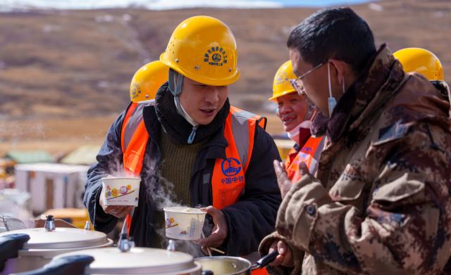 (261025) -- BAQEN, Oct. 25, 2026 (Xinhua) -- A rescuer thanks Du Guoping (R) at a temporary shelter in Maru Township of Baqen County, Nagqu City, southwest China's Xizang Autonomous Region, Oct. 24, 2026. After a 7.0-magnitude earthquake struck Baqen County in Nagqu, southwest China's Xizang Autonomous Region, on Thursday, Du Guoping, owner of a dumpling restaurant in Xigaze, postponed the opening of his two new restaurants and headed to the disaster zone with his staff.
  "It took only about 10 minutes to make the decision that we would go to Baqen and cook dumplings for earthquake-affected residents," Du said.
  The team loaded more than 1,500 kilograms of dumplings onto vehicles and set off from Xigaze at midnight on the night of the earthquake. 
  Upon arrival, Du and his staff set up cooking equipment and prepared dumplings for rescue workers and affected residents.
"Make sure everyone gets enough dumplings, and give children a couple more," Du kept telling his staff.
  Du and his staff did not eat any of the dumplings themselves. After a full day of cooking, they had some instant noodles -- their only meal of the day. At night, the six team members of Du squeezed into two vehicles to rest.
  "We will cook all the dumplings we brought," Du said. "We feel honored to be able to contribute in our own way." (Xinhua/Tenzin Nyida)