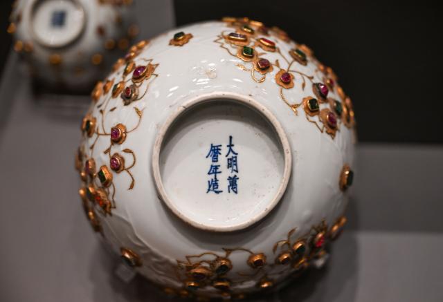 (261025) -- ISTANBUL, Oct. 25, 2026 (Xinhua) -- A piece of Chinese porcelain is on display at the newly opened Porcelain Museum within the Topkapi Palace in Istanbul, Türkiye, Oct. 25, 2026.
  Türkiye on Saturday inaugurated a new museum district within Istanbul's historic Topkapi Palace, where thousands of Chinese porcelain pieces are on display, reflecting centuries of cultural exchanges between China and Türkiye. 
   Restored into a historical neighborhood complete with its own streets and squares, the palace's former mint now houses the Porcelain Museum, which displays 5,300 pieces -- including 3,500 Chinese porcelains -- across 19 halls.
   Dating back to the 13th century, Chinese porcelains -- particularly those from Jingdezhen -- traveled along the ancient Silk Road to the Ottoman court. (Xinhua/Liu Lei)