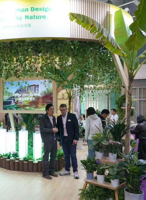 (261025) -- XI'AN, Oct. 25, 2026 (Xinhua) -- Visitors learn about gardening and plant care products at the booth of a German company during the 33rd China Yangling Agricultural Hi-tech Fair in Yangling, northwest China's Shaanxi Province, Oct. 25, 2026. Under the theme of "A New Future of Agriculture with New Quality Productive Forces," the 33rd China Yangling Agricultural Hi-tech Fair opened in Yangling on Sunday, alongside the 2026 Shanghai Cooperation Organization (SCO) Agricultural Expo.
  Covering a total exhibition area of 140,000 square meters, this year's fair features nine exhibition zones showcasing agricultural high-tech achievements, international agricultural cooperation, Shaanxi's modern agriculture and the promotion of practical agricultural technologies, among other areas. The fair runs until Oct. 29. (Xinhua/Shao Rui)