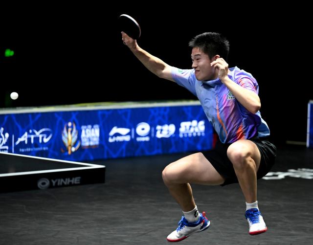 (261025) -- TASHKENT, Oct. 25, 2026 (Xinhua) -- Li Tianyang of China hits a return during the men's singles final against Harimoto Tomokazu of Japan at the 29th ITTF-Asian Table Tennis Championships in Tashkent, Uzbekistan, Oct. 25, 2026. (Xinhua/Feng Kaihua)