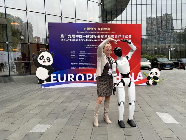 (261025) -- CHENGDU, Oct. 25, 2026 (Xinhua) -- A guest interacts with a robot during the 19th Europe-China Business and Technology Cooperation Fair in Chengdu, southwest China's Sichuan Province, Oct. 22, 2026. TO GO WITH "Economic Watch: European firms put Chinese technology to work" (Xinhua/Kang Jinqian)