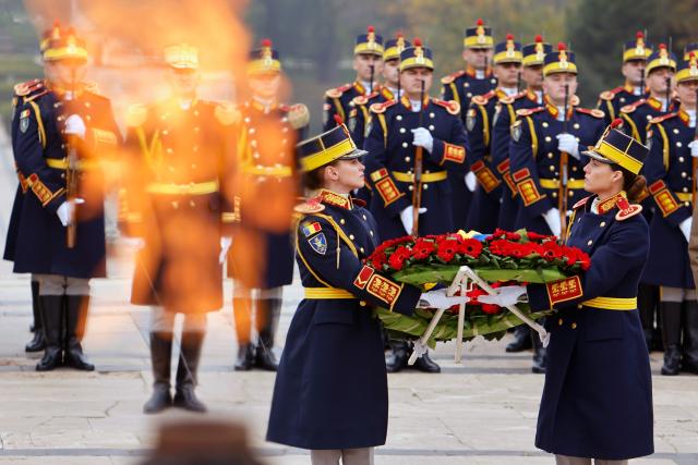 (261025) -- BUCHAREST, Oct. 25, 2026 (Xinhua) -- Soldiers of an honor guard carry a flowers wreath during a ceremony marking Romania's Army Day at the Tomb of the Unknown Soldier in Bucharest in Bucharest, Romania, Oct. 25, 2026. (Photo by Cristian Cristel/Xinhua)