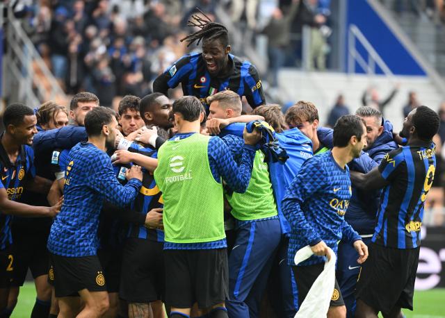 (261026) -- MILAN, Oct. 26, 2026 (Xinhua) -- Inter Milan's players celebrate a goal during a Serie A football match between Inter Milan and Fiorentina in Milan, Italy, Oct. 25, 2026. (Photo by Alberto Lingria/Xinhua)