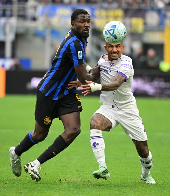 (261026) -- MILAN, Oct. 26, 2026 (Xinhua) -- Inter Milan's Marcus Thuram (L) vies with Fiorentina's Dodo during a Serie A football match between Inter Milan and Fiorentina in Milan, Italy, Oct. 25, 2026. (Photo by Alberto Lingria/Xinhua)