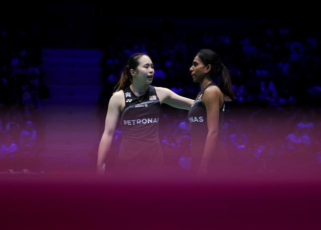 (261026) -- PARIS, Oct. 26, 2026 (Xinhua) -- Pearly Tan (L)/Thinaah Muralitharan of Malaysia react during the women's doubles final match between Fukushima Yuki/Matsumoto Mayu of Japan and Pearly Tan/Thinaah Muralitharan of Malaysia at the French Open badminton tournament in Paris, France, Oct. 25, 2026. (Xinhua/Wu Huiwo)