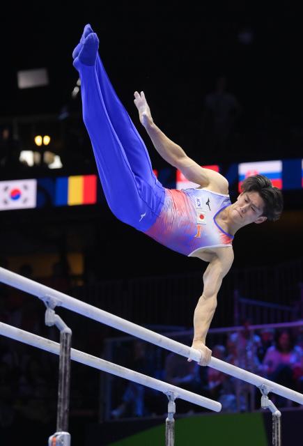 (261026) -- ROTTERDAM, Oct. 26, 2026 (Xinhua) -- Hashimoto Daiki of Japan competes during the men's parallel bars final at the Artistic Gymnastics World Championships 2026 in Rotterdam, the Netherlands, Oct. 25, 2026. (Xinhua/Weng Xinyang)