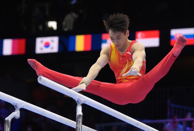 (261026) -- ROTTERDAM, Oct. 26, 2026 (Xinhua) -- Zou Jingyuan of China competes during the men's parallel bars final at the Artistic Gymnastics World Championships 2026 in Rotterdam, the Netherlands, Oct. 25, 2026. (Xinhua/Weng Xinyang)
