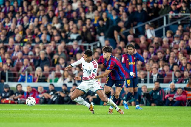 (261026) -- BARCELONA, Oct. 26, 2026 (Xinhua) -- FC Barcelona's player Pau Cubarsi (R) vies with Real Madrid CF's player Jude Bellingham during the La Liga football match between FC Barcelona and Real Madrid CF in Barcelona, Spain, on Oct. 25, 2026. (Photo by Joan Gosa/Xinhua)