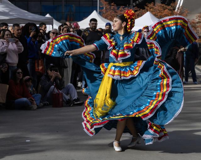 (261026) -- TORONTO, Oct. 26, 2026 (Xinhua) -- A dressed-up dancer performs traditional Mexican folk dance at Catrinas Festival Canada 2026 in Toronto, Canada, on Oct. 25, 2026. The annual Catrinas Festival was held here from Oct. 24 to 25, showcasing Mexican Day of the Dead (Día de Muertos) cultural traditions. (Photo by Zou Zheng/Xinhua)