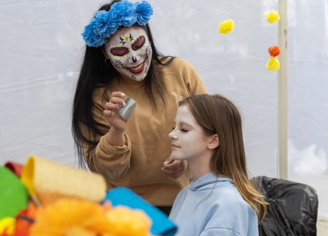 (261026) -- TORONTO, Oct. 26, 2026 (Xinhua) -- A girl gets Catrina-themed face painting at Catrinas Festival Canada 2026 in Toronto, Canada, on Oct. 25, 2026. The annual Catrinas Festival was held here from Oct. 24 to 25, showcasing Mexican Day of the Dead (Día de Muertos) cultural traditions. (Photo by Zou Zheng/Xinhua)