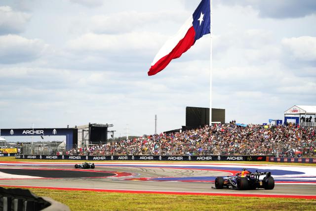 (261026) -- AUSTIN, Oct. 26, 2026 (Xinhua) -- Red Bull's Max Verstappen of the Netherlands competes during the Formula One United States Grand Prix, in Austin, Texas, the United States, Oct. 25, 2026. (Xinhua/Wu Xiaoling)