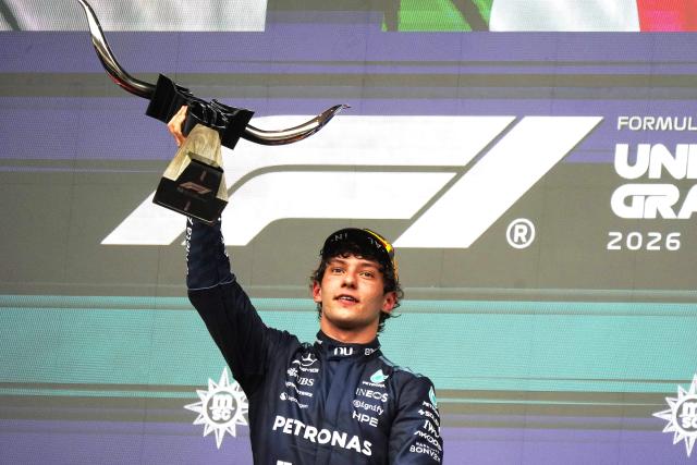 (261026) -- AUSTIN, Oct. 26, 2026 (Xinhua) -- Race winner Mercedes' Kimi Antonelli of Italy celebrates on the podium after the Formula One United States Grand Prix, in Austin, Texas, the United States, Oct. 25, 2026. (Xinhua/Wu Xiaoling)