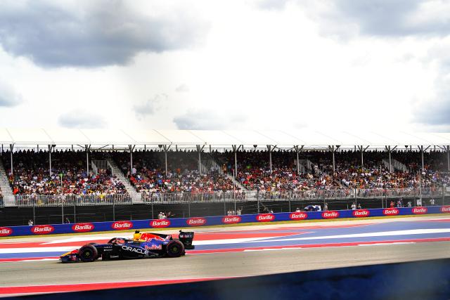 (261026) -- AUSTIN, Oct. 26, 2026 (Xinhua) -- Red Bull's Max Verstappen of the Netherlands competes during the Formula One United States Grand Prix, in Austin, Texas, the United States, Oct. 25, 2026. (Xinhua/Wu Xiaoling)