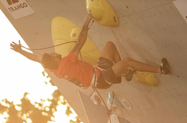 (261026) -- SANTIAGO, Oct. 26, 2026 (Xinhua) -- Alberto Gines Lopez of Spain competes during the men's lead final at the World Climbing Series Santiago 2026 in Santiago, Chile, Oct. 25, 2026. (Xinhua/Zhou Jiayi)