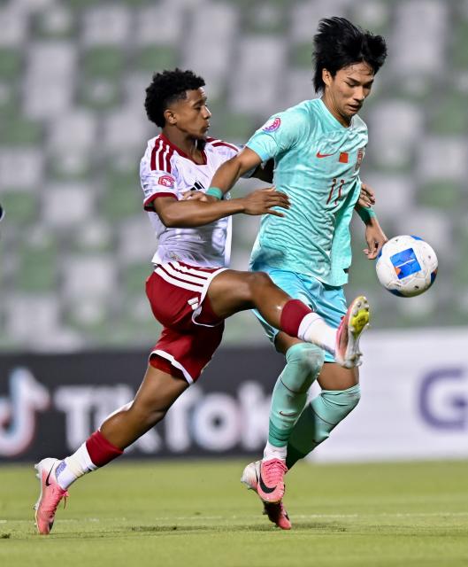 (261026) -- DOHA, Oct. 26, 2026 (Xinhua) -- Abdulrahman Mohammad Lengawi (L) of the United Arab Emirates vies with Liu Yuyang of China during the Gulf Football Federation (GFF) Gulf Cup U-17 Qatar 2026 football match between China and the United Arab Emirates in Doha, Qatar, Oct. 25, 2026. (Photo by Nikku/Xinhua)