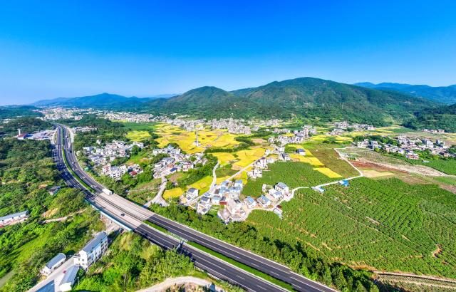 (261026) -- BEIJING, Oct. 26, 2026 (Xinhua) -- An aerial drone photo taken on Oct. 24, 2026 shows the autumn scenery in a rural area in Beiliu City, south China's Guangxi Zhuang Autonomous Region. (Photo by He Huawen/Xinhua)