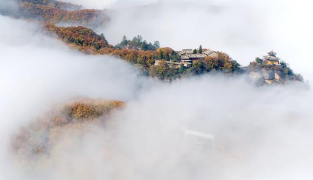 (261026) -- BEIJING, Oct. 26, 2026 (Xinhua) -- An aerial drone photo taken on Oct. 22, 2026 shows the Kongtong Mountain shrouded in clouds in Pingliang City, northwest China's Gansu Province. (Photo by Wang Yi/Xinhua)