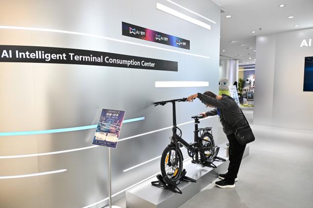 (261026) -- NANJING, Oct. 26, 2026 (Xinhua) -- A man visits the AI Intelligent Terminal Consumption Center at the Nanjing AI Agent Distribution Center in Nanjing, east China's Jiangsu Province, Oct. 26, 2026.
  The Nanjing AI Agent Distribution Center is an integrated platform for the display and supply-demand matching of AI applications and technologies. (Xinhua/Ji Chunpeng)