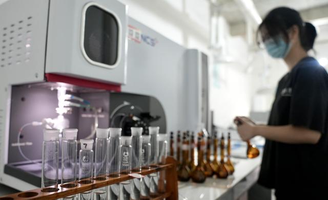 (261026) -- NANCHANG, Oct. 26, 2026 (Xinhua) -- A staff member tests bamboo charcoal for metal particles at a new material technology company in Shangyou County, east China's Jiangxi Province, Oct. 26, 2026. Shangyou County in east China's Jiangxi is a major bamboo-producing area. In recent years, its industrial chain has expanded into high-value-added fields such as bamboo building, bamboo fiber, and bamboo charcoal. 
   As of December 2025, the county's bamboo industry had a total output value of 883 million yuan (about 131.5 million U.S. dollars), with products exported to over 30 countries and regions. (Xinhua/Hu Chenhuan)