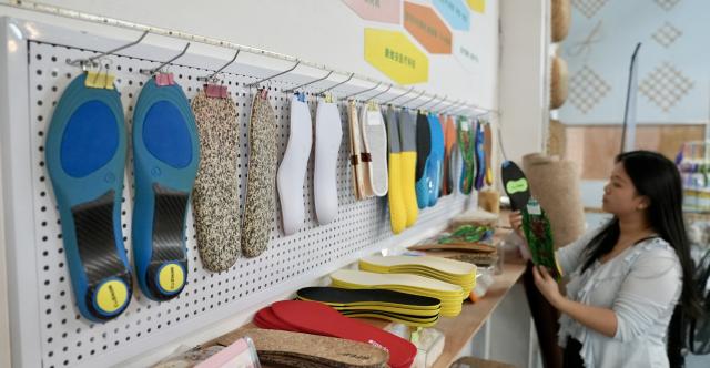 (261026) -- NANCHANG, Oct. 26, 2026 (Xinhua) -- A customer shops for bamboo fiber insole products at a new material company in Shangyou County, east China's Jiangxi Province, Oct. 26, 2026. Shangyou County in east China's Jiangxi is a major bamboo-producing area. In recent years, its industrial chain has expanded into high-value-added fields such as bamboo building, bamboo fiber, and bamboo charcoal. 
   As of December 2025, the county's bamboo industry had a total output value of 883 million yuan (about 131.5 million U.S. dollars), with products exported to over 30 countries and regions. (Xinhua/Hu Chenhuan)