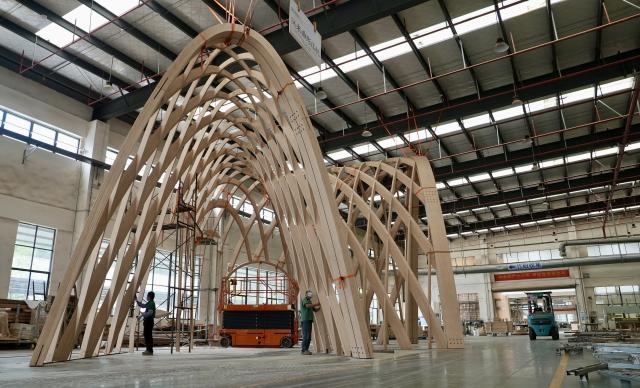 (261026) -- NANCHANG, Oct. 26, 2026 (Xinhua) -- Workers assemble a bamboo porch for a hotel at a bamboo company in Shangyou County, east China's Jiangxi Province, Oct. 26, 2026. Shangyou County in east China's Jiangxi is a major bamboo-producing area. In recent years, its industrial chain has expanded into high-value-added fields such as bamboo building, bamboo fiber, and bamboo charcoal. 
   As of December 2025, the county's bamboo industry had a total output value of 883 million yuan (about 131.5 million U.S. dollars), with products exported to over 30 countries and regions. (Xinhua/Hu Chenhuan)